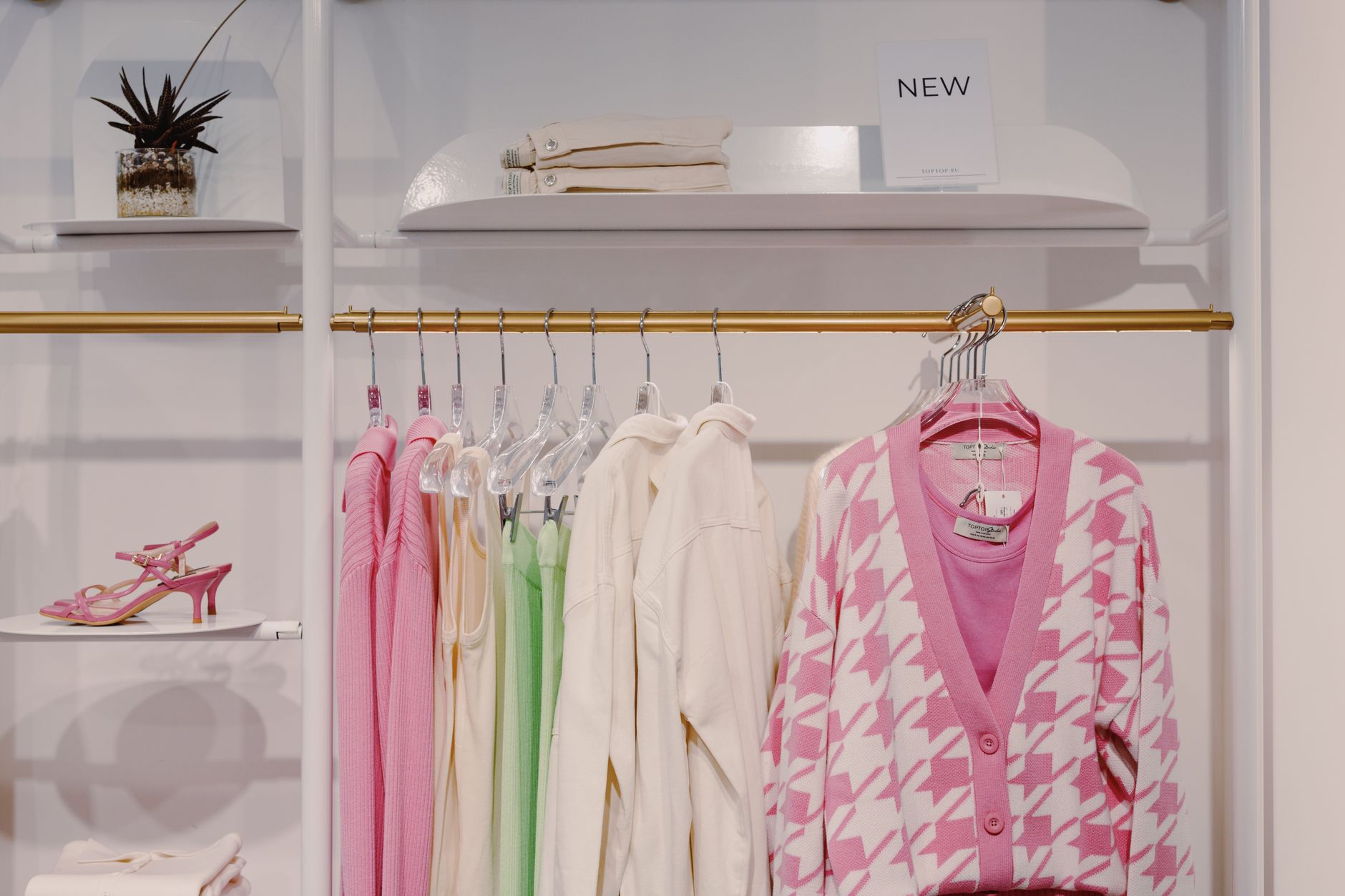 How To Best Pitch Your Collection To A Fashion Buyer